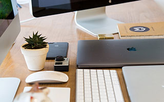 资本太强？劈腿男艺人荣获“德艺双馨”，评论区才让我大开眼界