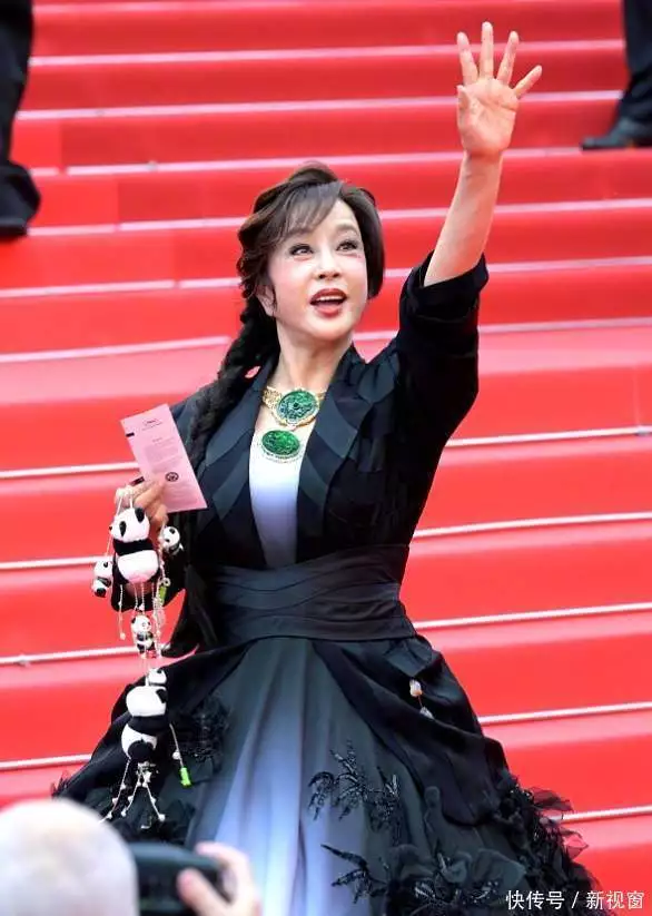 戛纳电影节红毯新规_蹭红毯的女明星_中国明星戛纳红毯造型