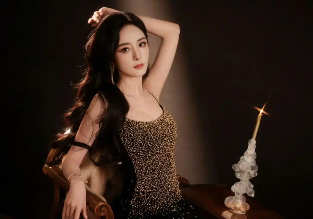 女明星脸上有疤痕_杨幂生图真实颜值_女明星卸妆前后对比