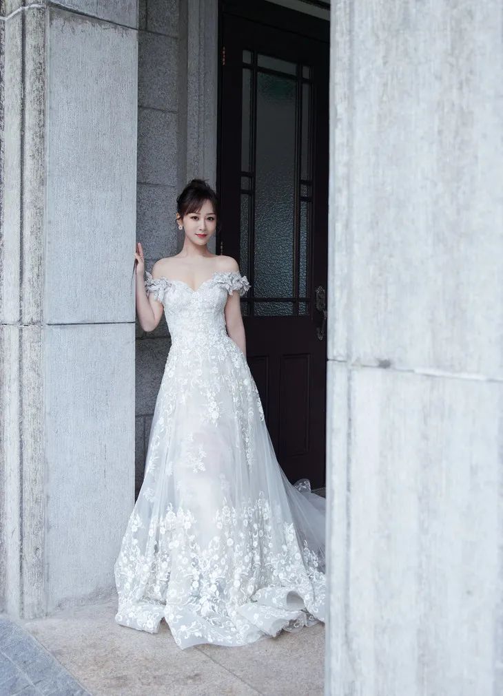 春季时尚趋势_女明星红毯穿搭_晚装女明星