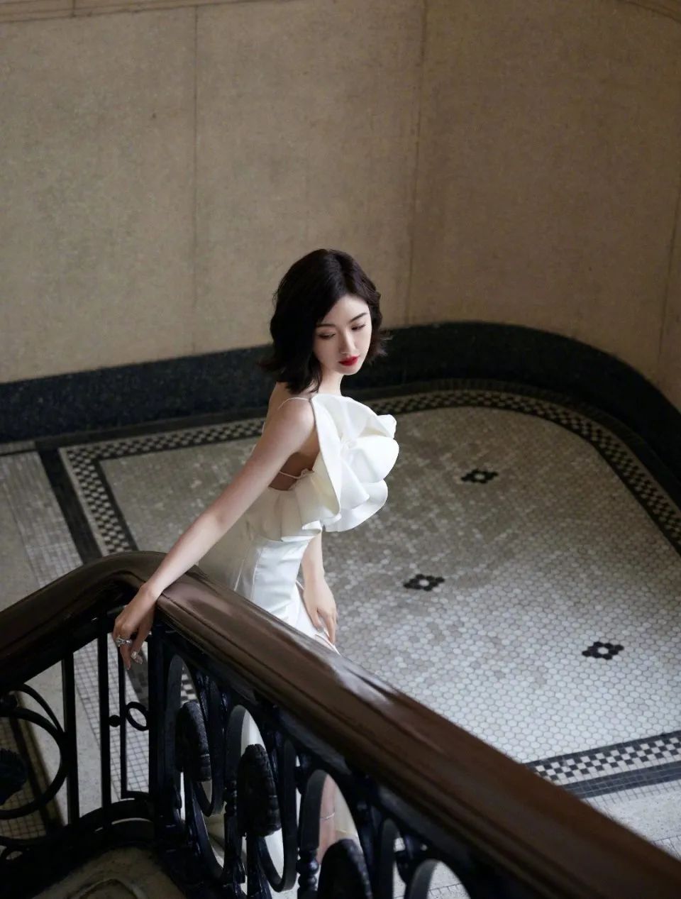 春季时尚趋势_晚装女明星_女明星红毯穿搭